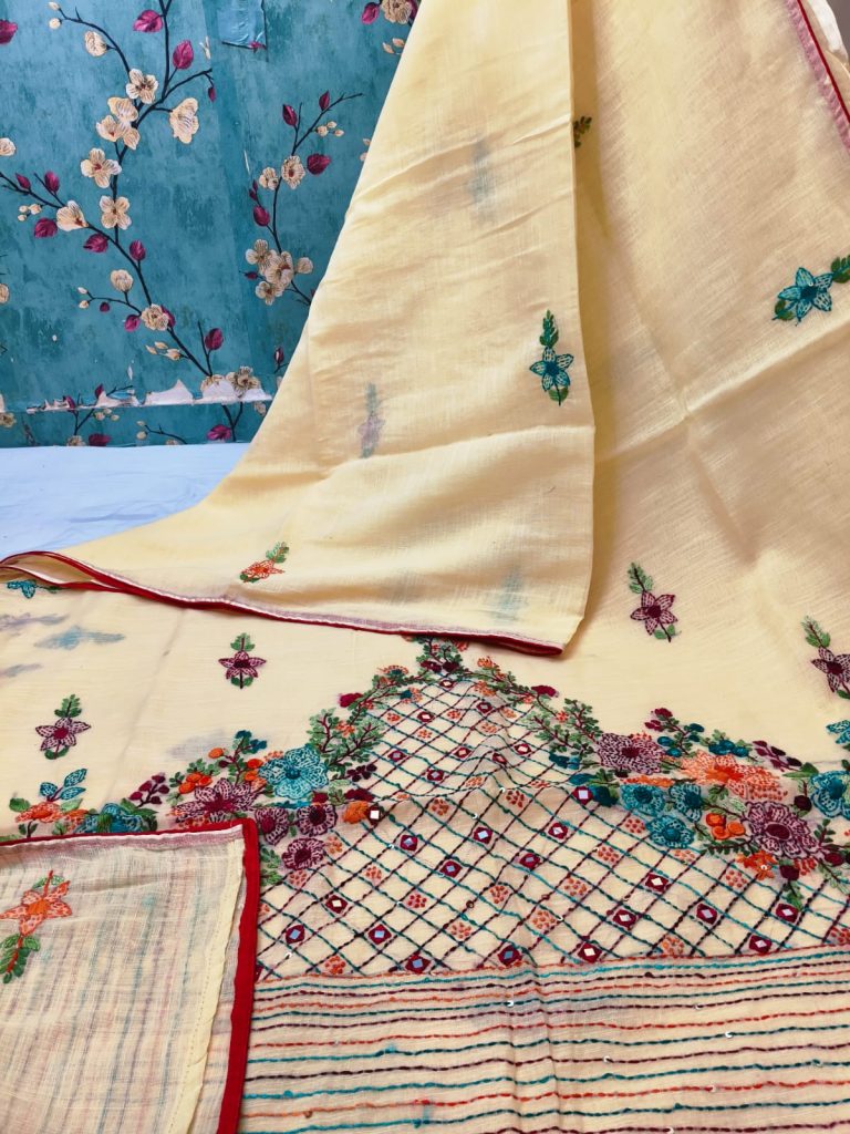 Beautiful linen silk sarees with elegance pallu  Hand embroidery  attached BP