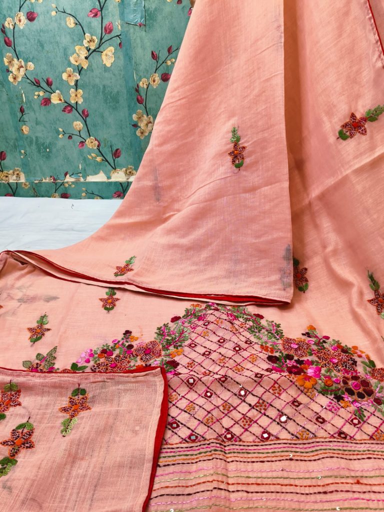 Beautiful linen silk sarees with elegance pallu  Hand embroidery  attached BP