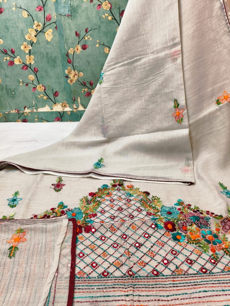 Beautiful linen silk sarees with elegance pallu  Hand embroidery  attached BP
