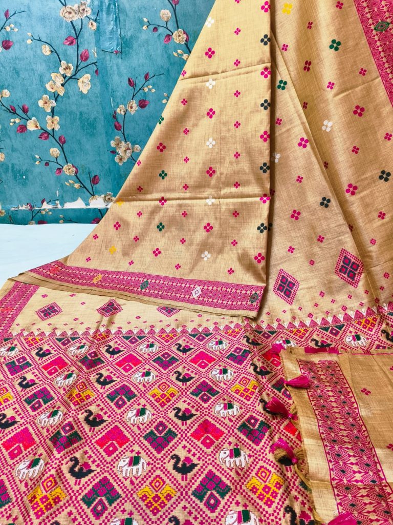 Beautiful muslin Jamdani weaving all over body with  and elegance pallu with attached BP