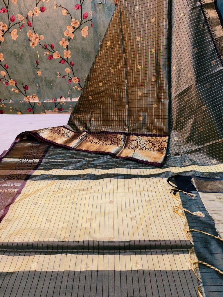 Beautiful Soft Banarsi Mangalgiri checks sarees attached contrast BP